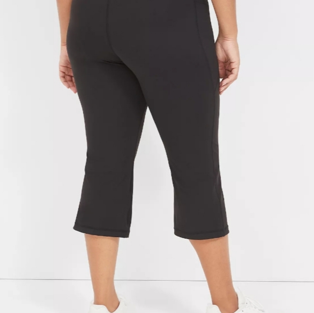 Livi Active black capris sz 26 / 28